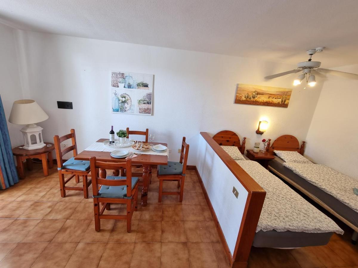 Studio Apartment No 1 Directly On The Beach And Sea, Terrace, Heated Pool, Wifi Playa de las Américas Eksteriør billede