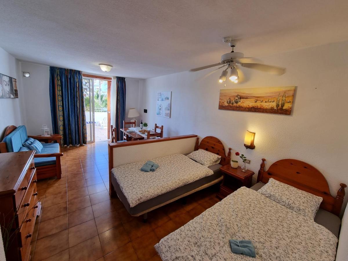 Studio Apartment No 1 Directly On The Beach And Sea, Terrace, Heated Pool, Wifi Playa de las Américas Eksteriør billede